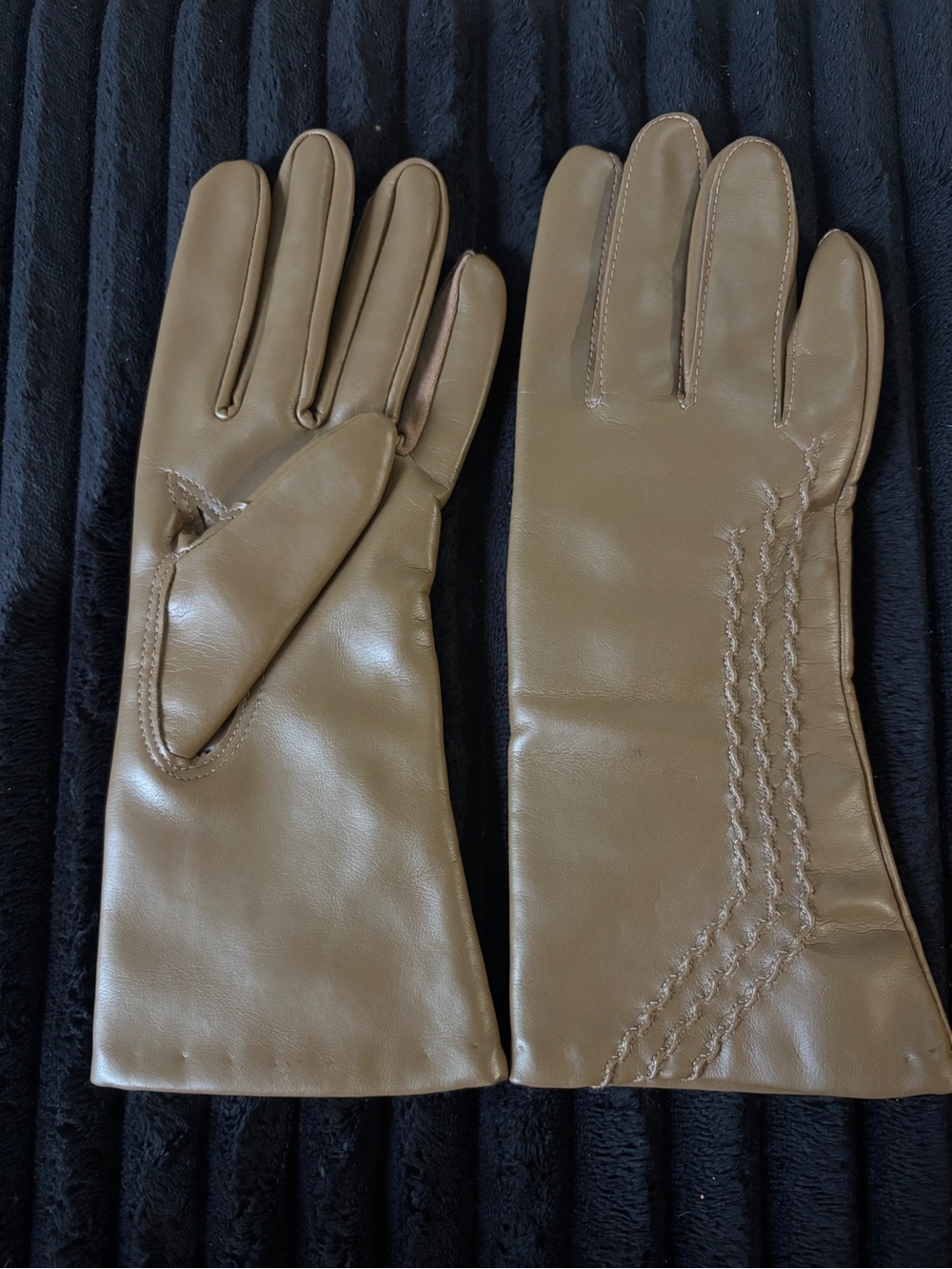 Vintage Women's Size S/M Faux Leather Vinyl Formal Gloves Rayon Lined